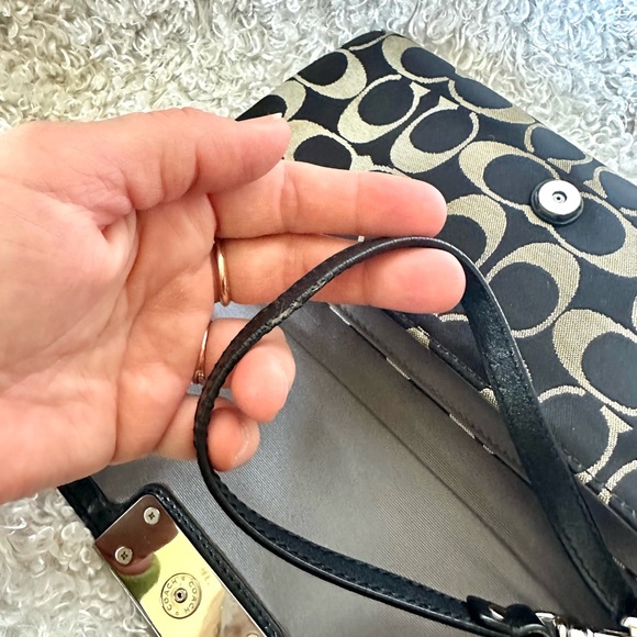 Coach Signature C Clutch/Large Wristlet - Picture 12 of 13